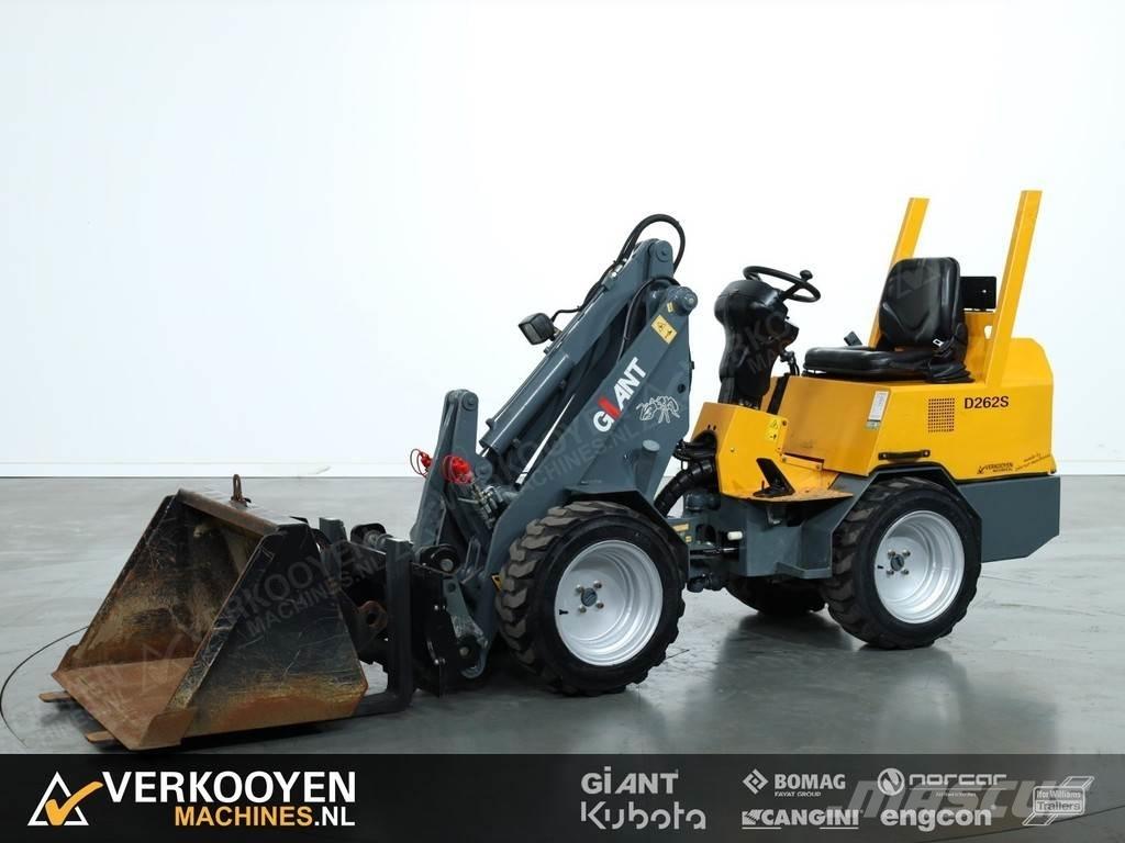 GiANT D262 S Фронтальные погрузчики