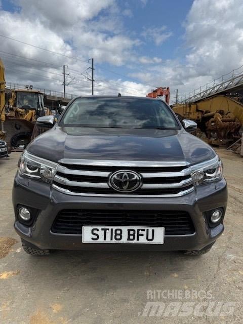 Toyota Hilux Бортовые фургоны