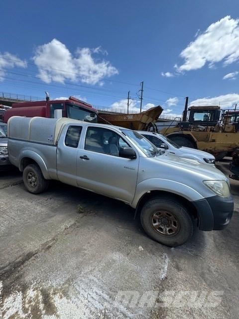 Toyota Hilux Бортовые фургоны