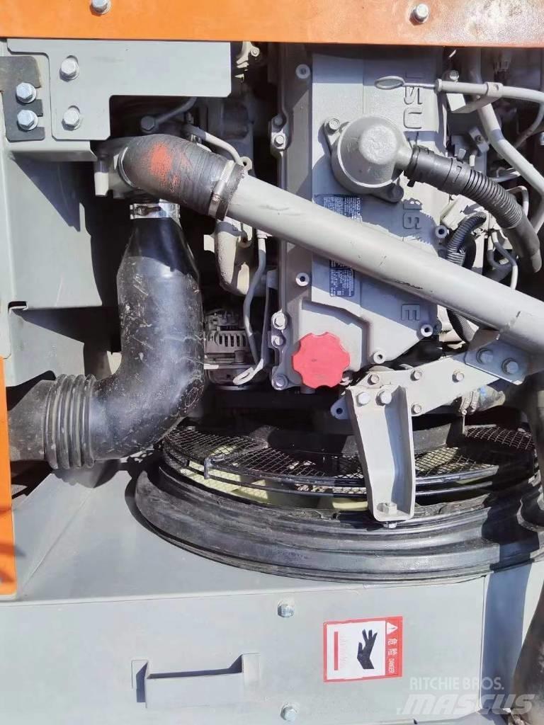 Hitachi Zaxis 200 LC Гусеничные экскаваторы