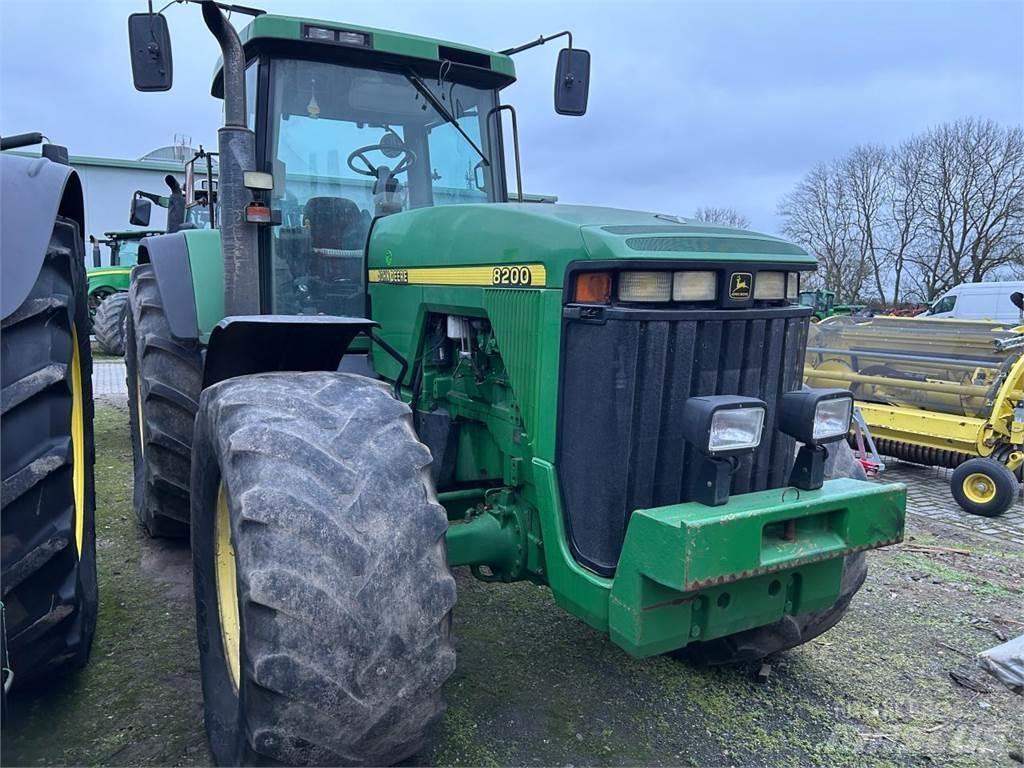 John Deere 8200 Трактора
