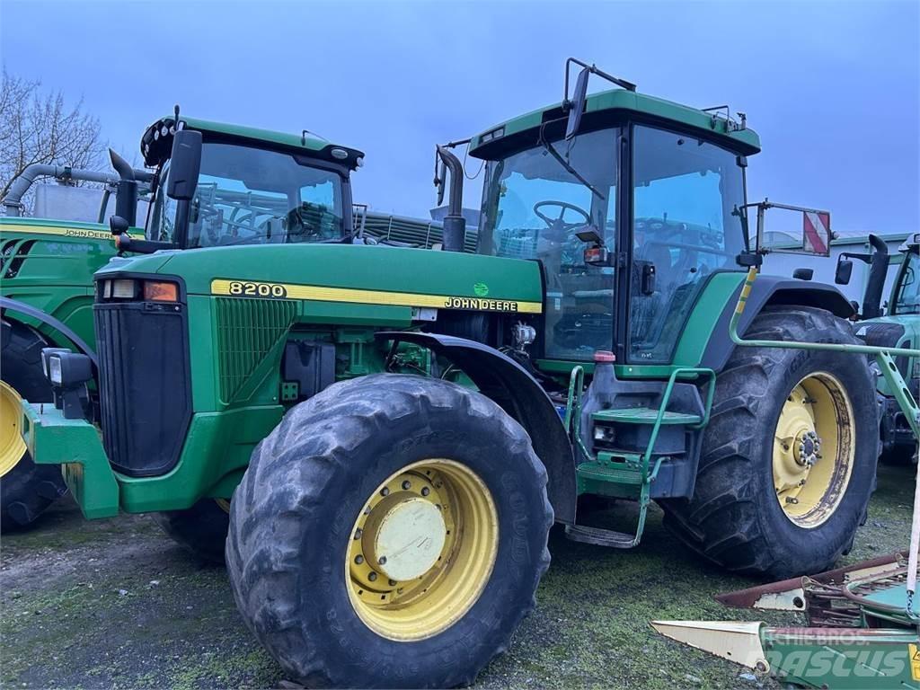 John Deere 8200 Трактора