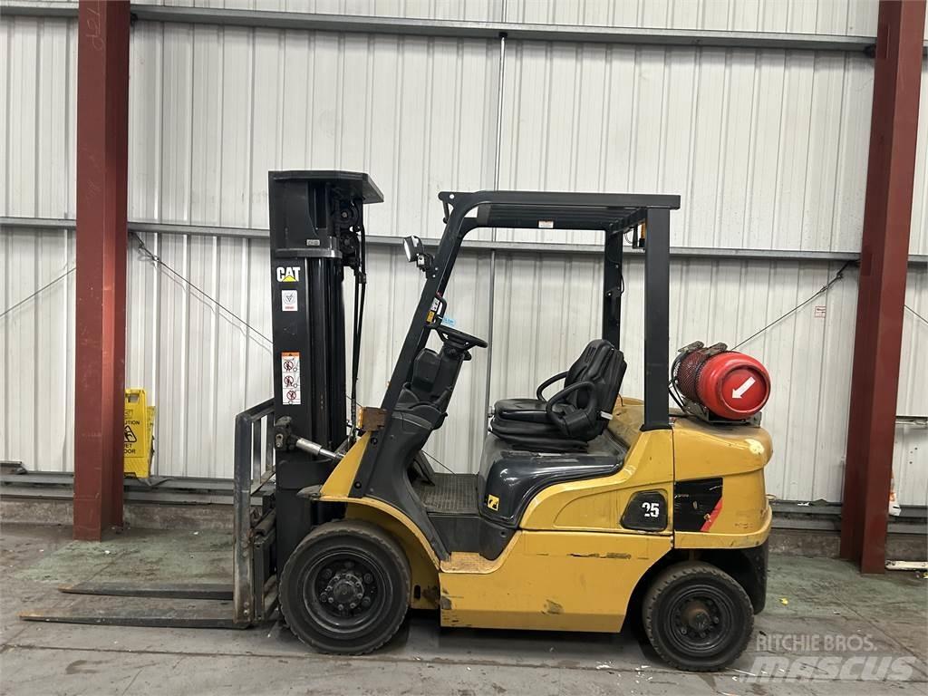 CAT GP25NT Газовые погрузчики