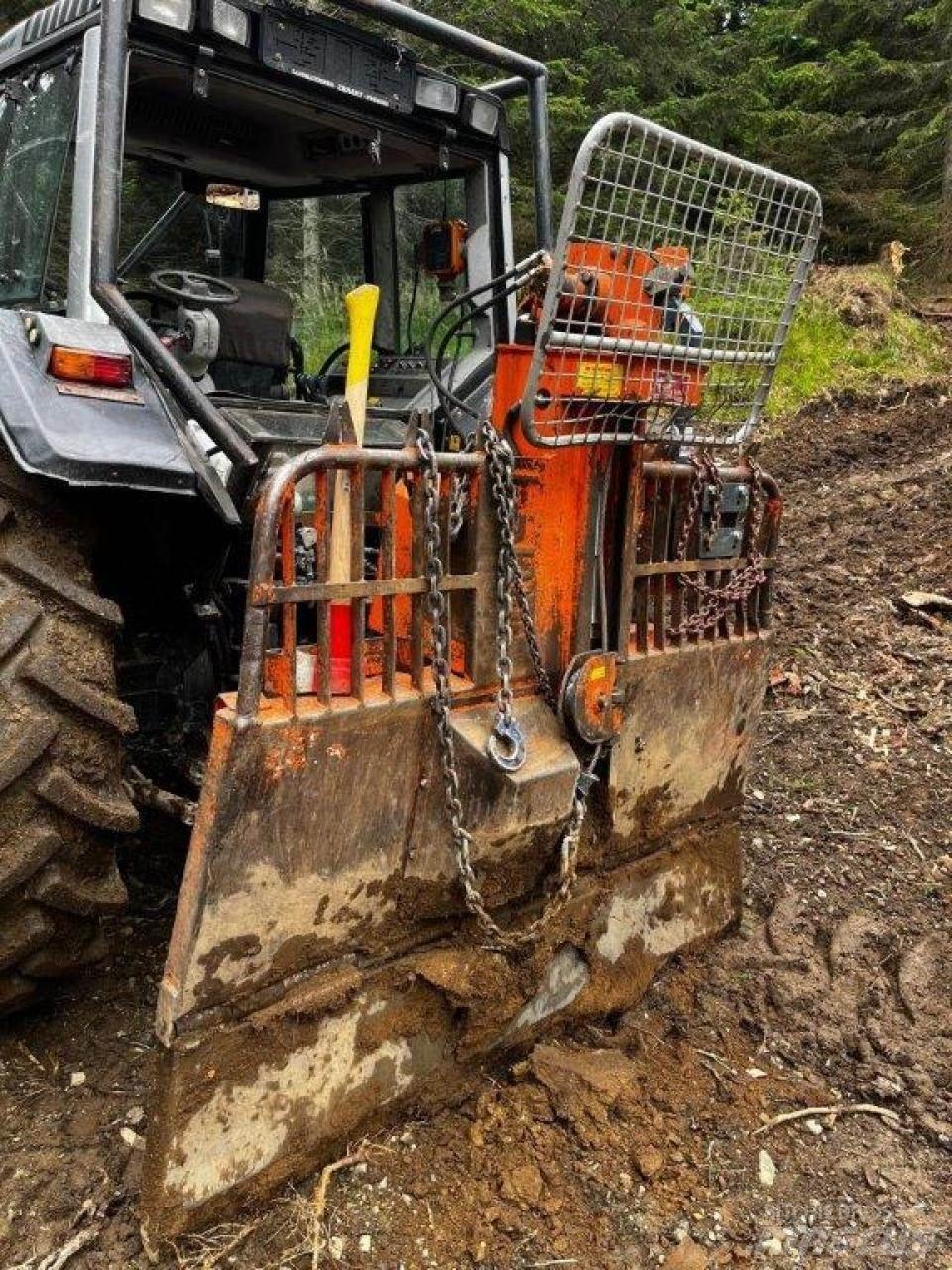 Valtra 6550 Лесохозяйственные тракторы