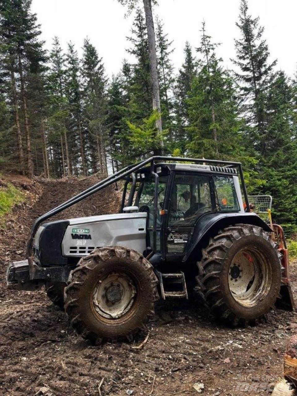 Valtra 6550 Лесохозяйственные тракторы
