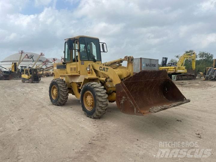 CAT 926E Фронтальные погрузчики
