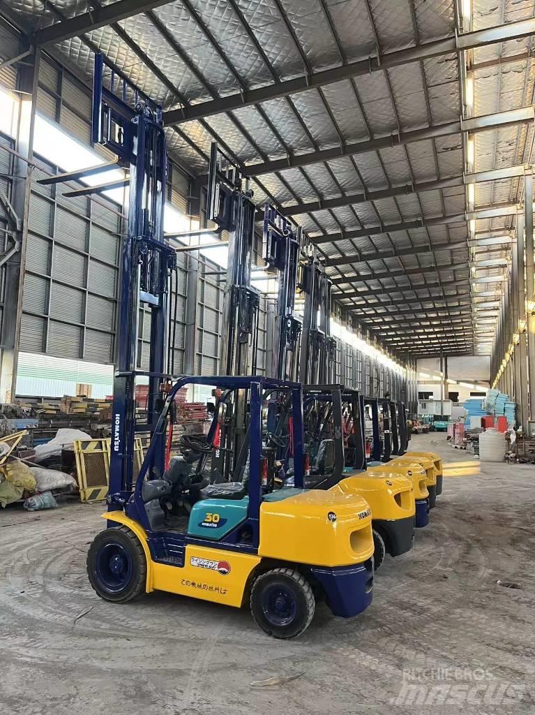 Komatsu FD 30 T-17 Дизельные погрузчики