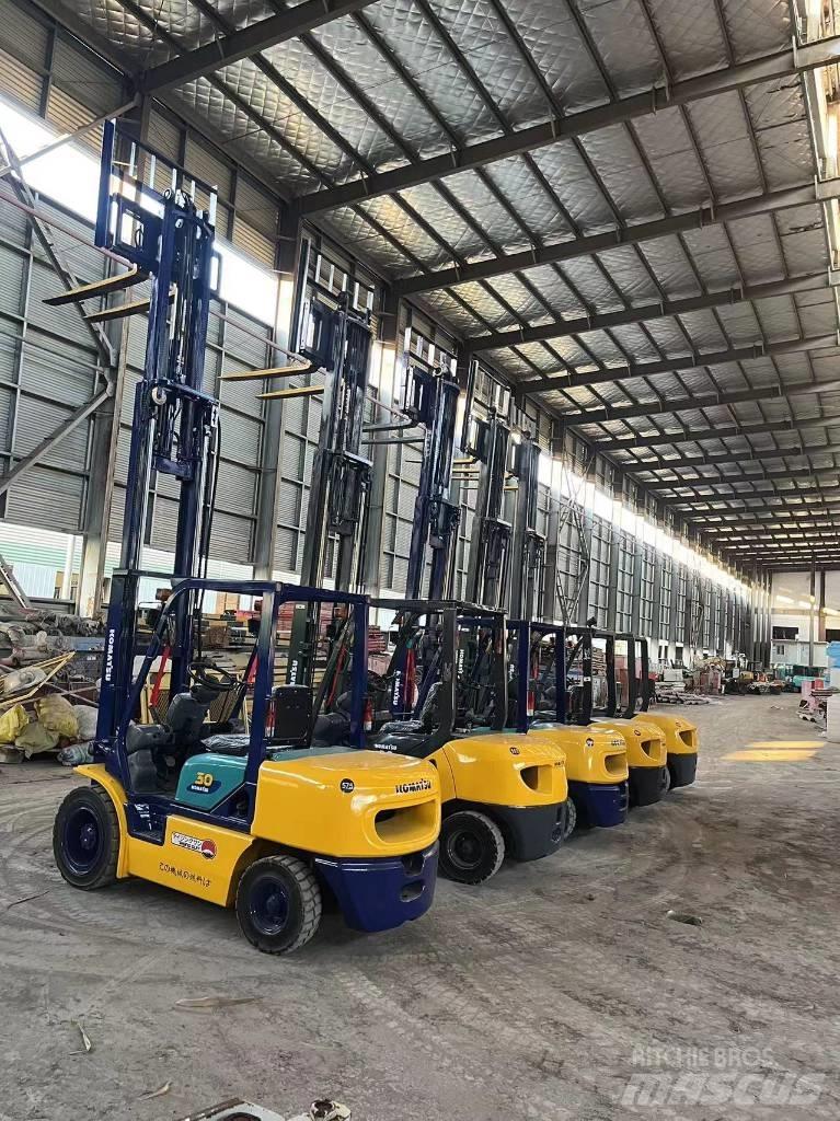 Komatsu FD 30 T-17 Дизельные погрузчики