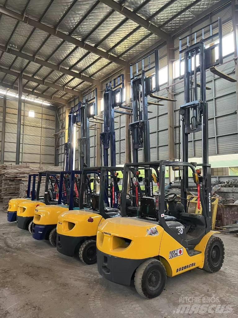 Komatsu FD 30 T-17 Дизельные погрузчики