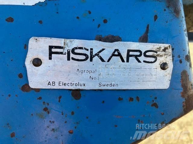 Fiskars FFK 497 Оборотные плуги