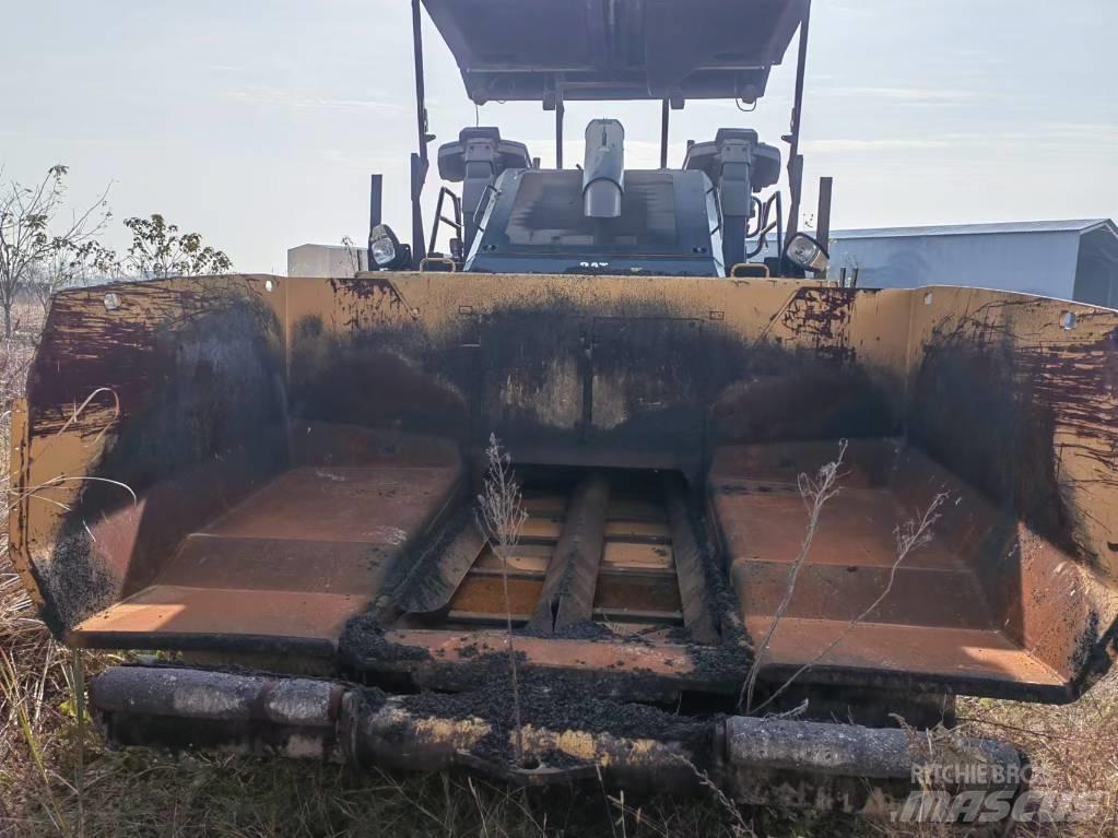 CAT AP655F Асфальтоукладчики