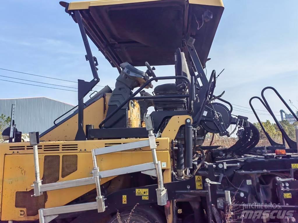 CAT AP655F Асфальтоукладчики
