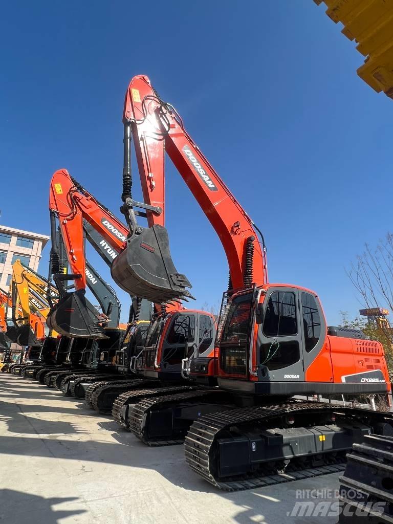 Doosan DX 225 Гусеничные экскаваторы