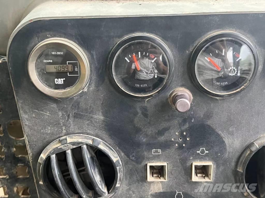 CAT D7G2 Гусеничные бульдозеры