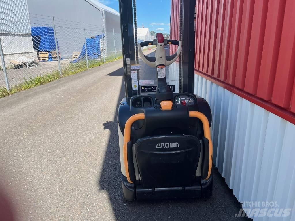 Crown ET4000-1.2 Ручные штабелёры с электроподъёмом