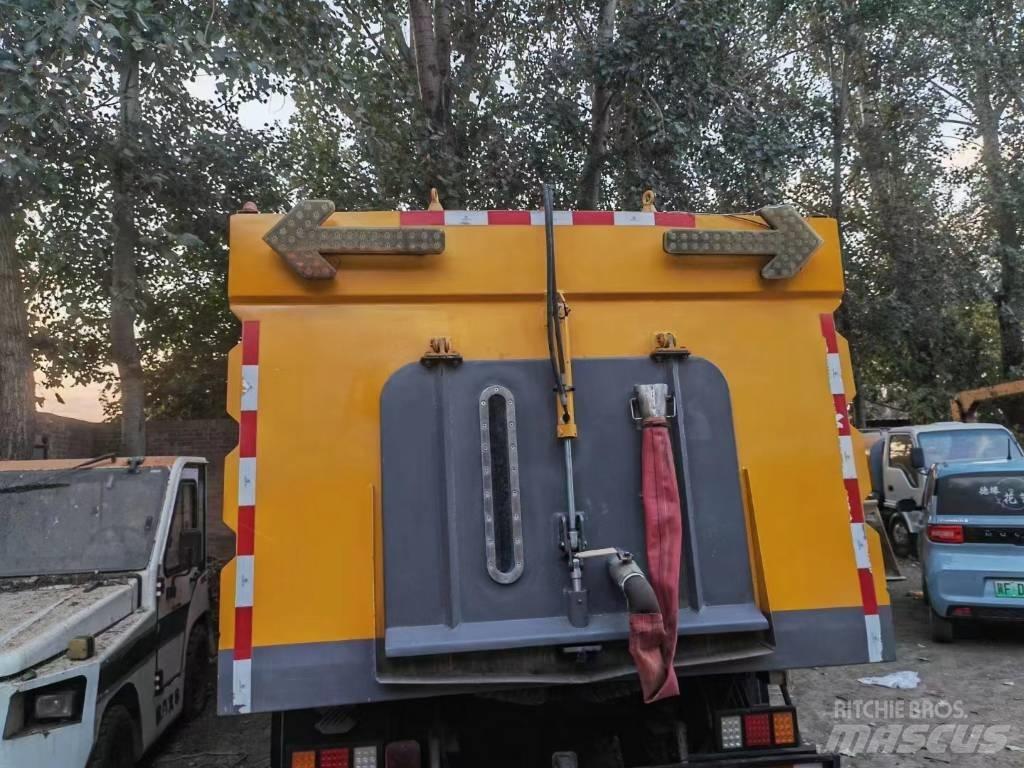 Isuzu ELF Уборочные машины