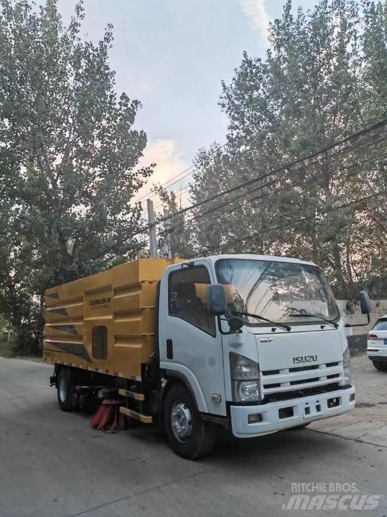 Isuzu ELF Уборочные машины