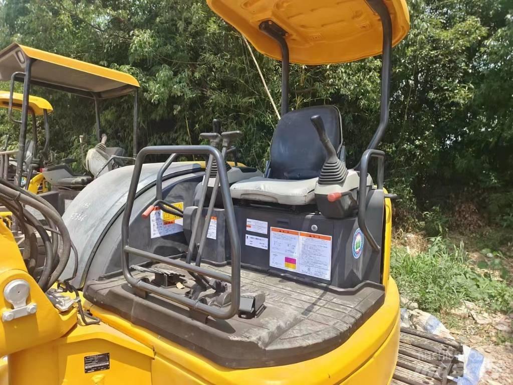 Komatsu PC35 Гусеничные экскаваторы
