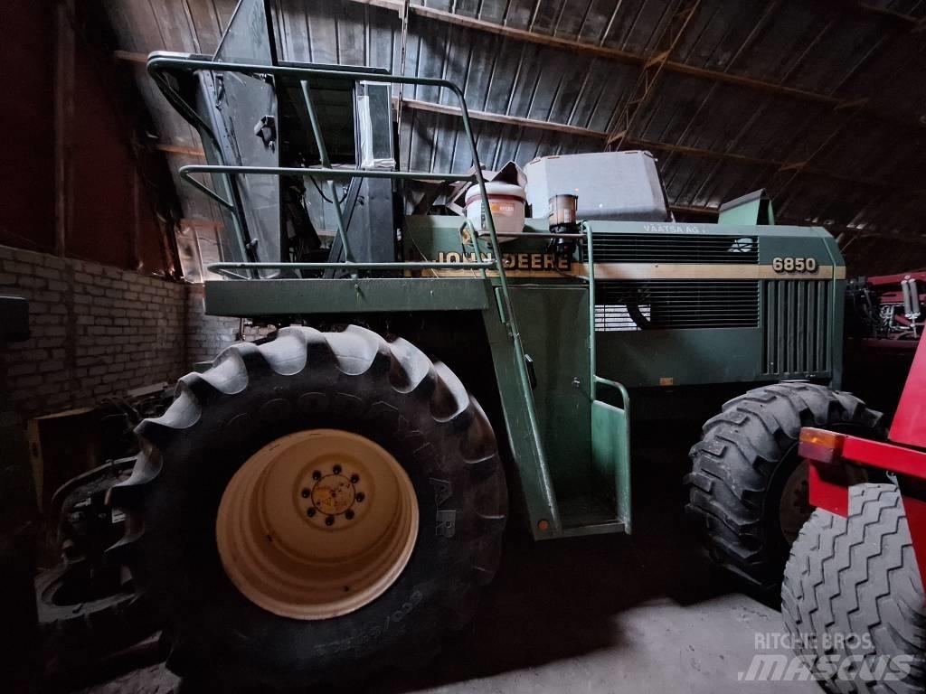 John Deere 6850 Самоходные кормоуборочные комбайны