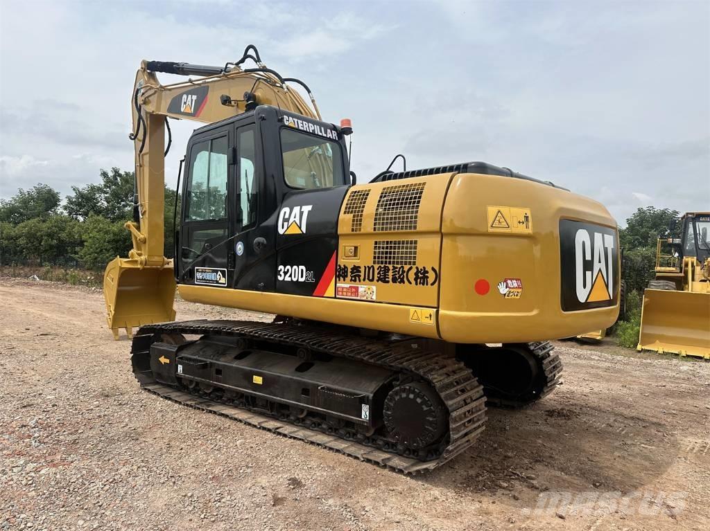 CAT 320 D2L Гусеничные экскаваторы