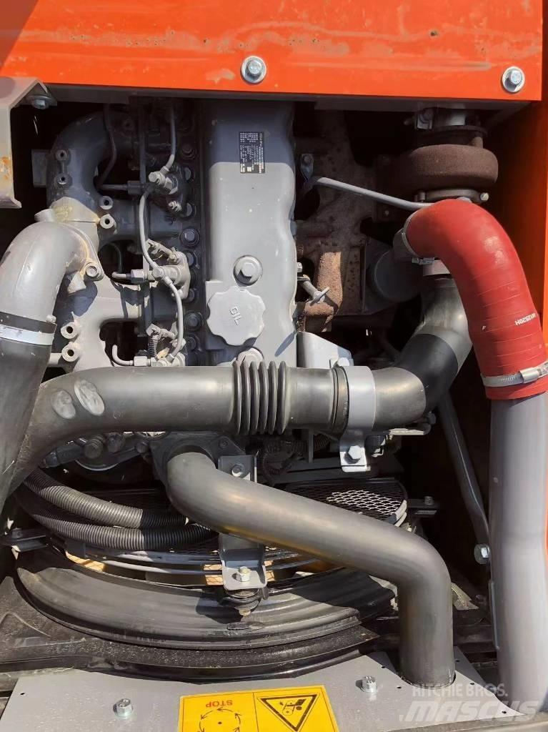 Hitachi ZX 120 Гусеничные экскаваторы
