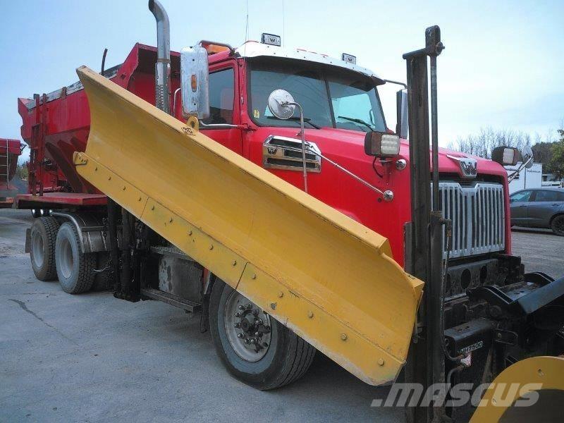 Western Star 4700 SB Снежные отвалы и плуги