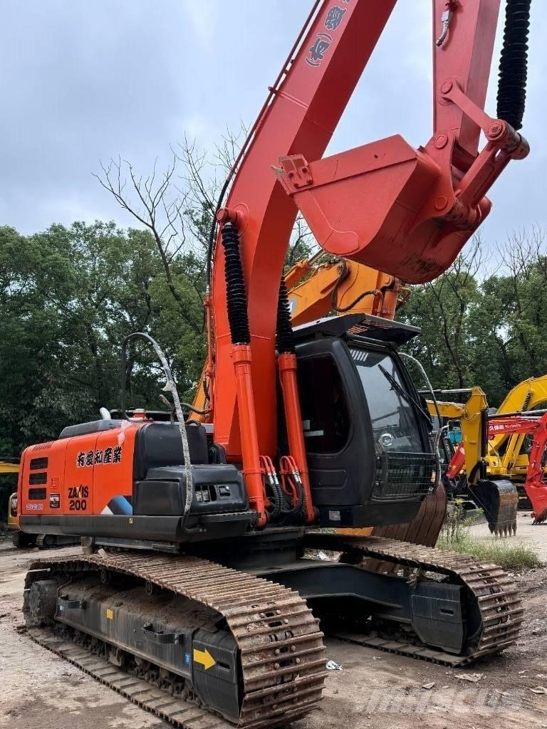 Hitachi ZX 200 Гусеничные экскаваторы