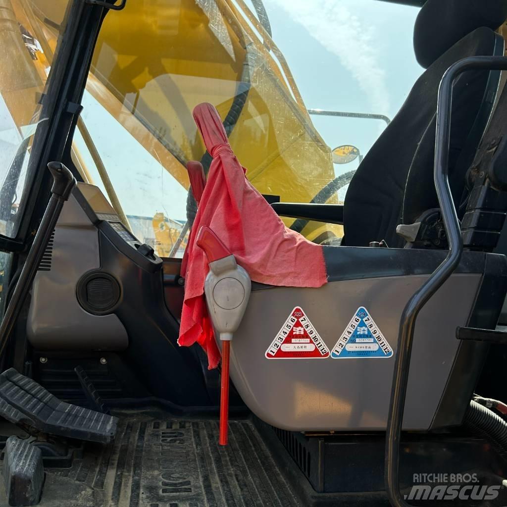 Komatsu 200-8 Гусеничные экскаваторы