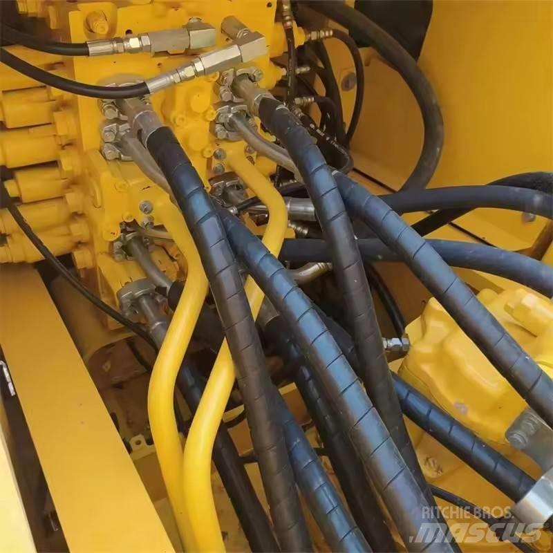 Komatsu PC 200 Гусеничные экскаваторы