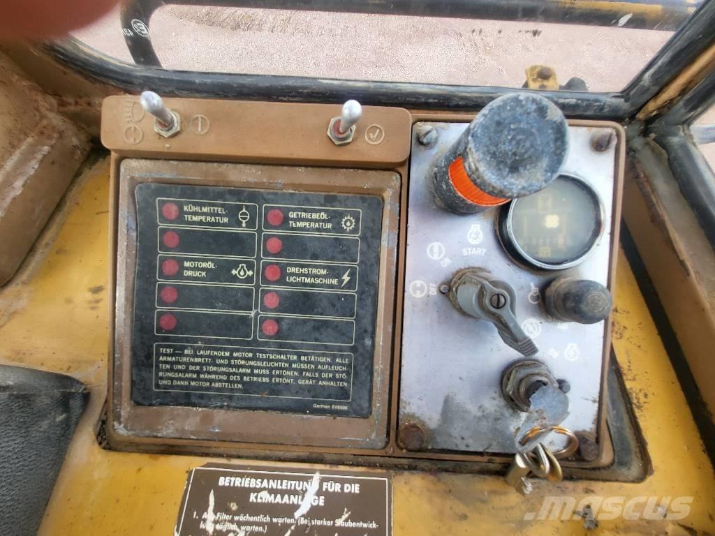 CAT 943 Гусеничные фронтальные погрузчики