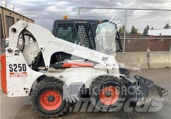 Bobcat S250 Мини-погрузчики