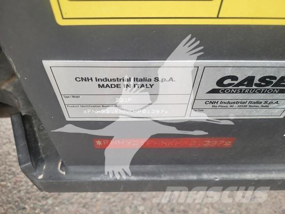 CASE 221F Фронтальные погрузчики