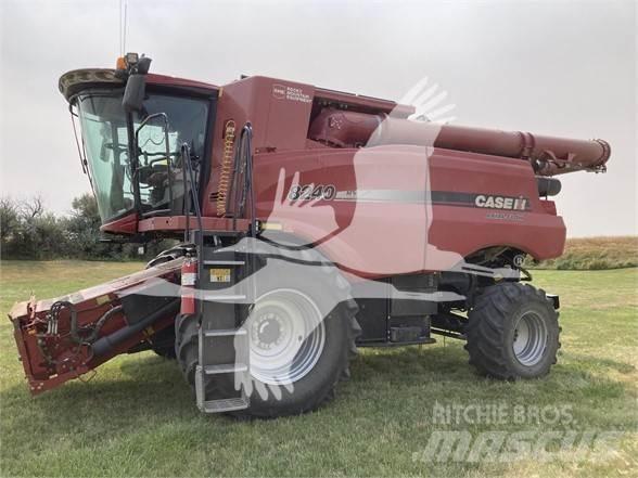 Case IH 8240 Зерноуборочные комбайны