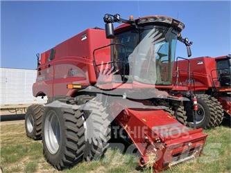 Case IH 8250 Зерноуборочные комбайны