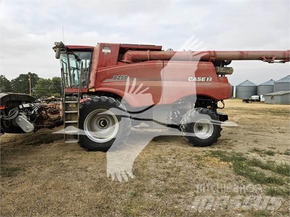 Case IH 8250 Зерноуборочные комбайны