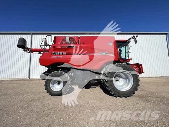Case IH 8250 Зерноуборочные комбайны