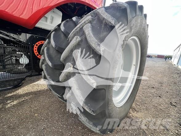 Case IH 8250 Зерноуборочные комбайны
