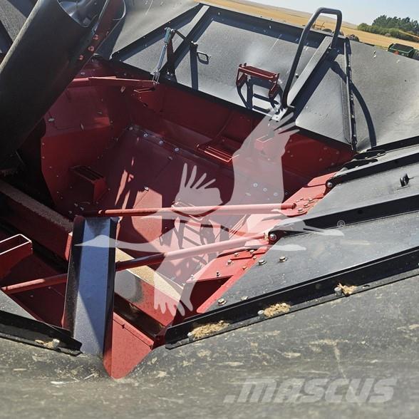 Case IH 8250 Зерноуборочные комбайны