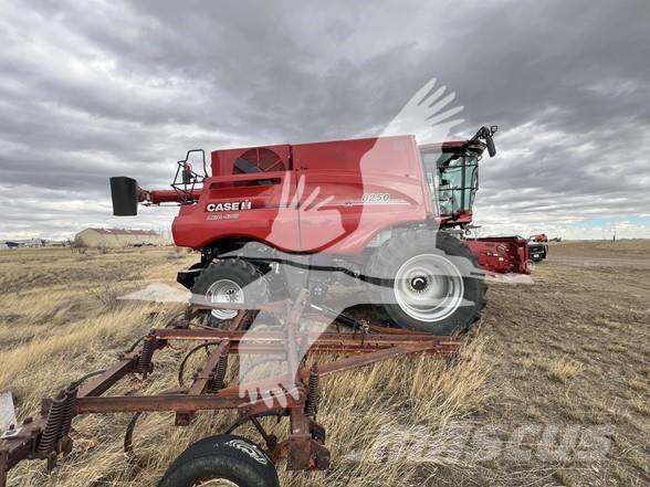 Case IH 8250 Зерноуборочные комбайны