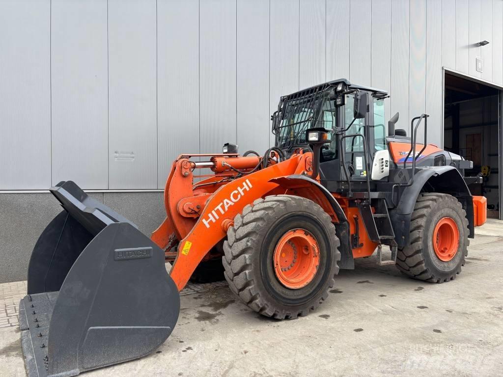 Hitachi ZW 250-6 Фронтальные погрузчики