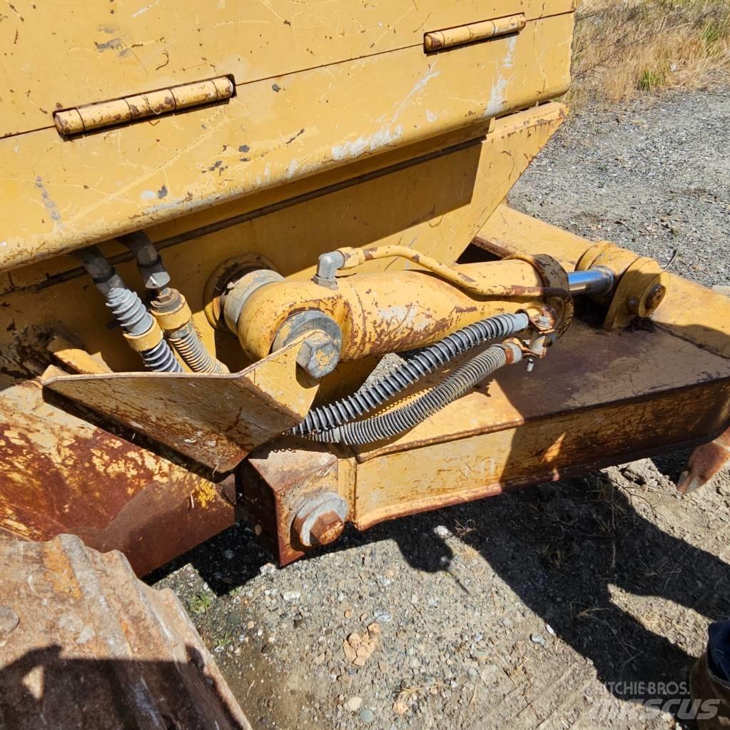 CAT 953C Гусеничные фронтальные погрузчики