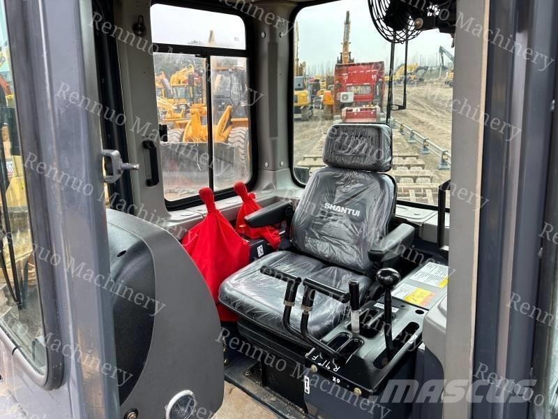 Shantui SD 16 Гусеничные бульдозеры