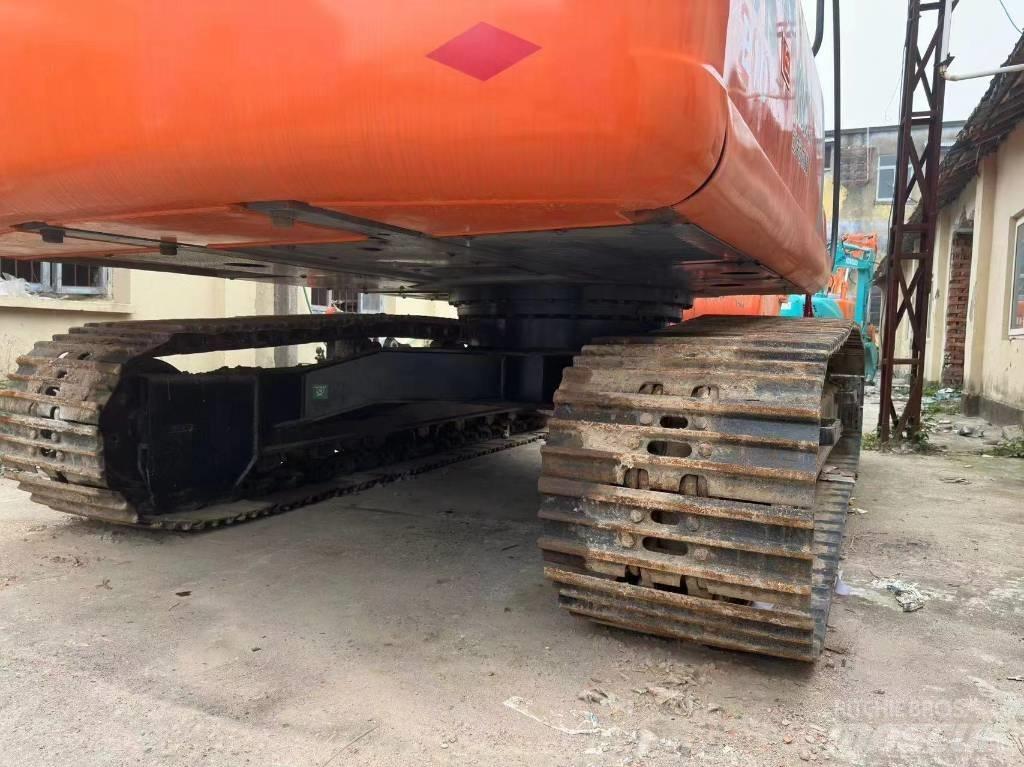 Hitachi ZX 210 Гусеничные экскаваторы