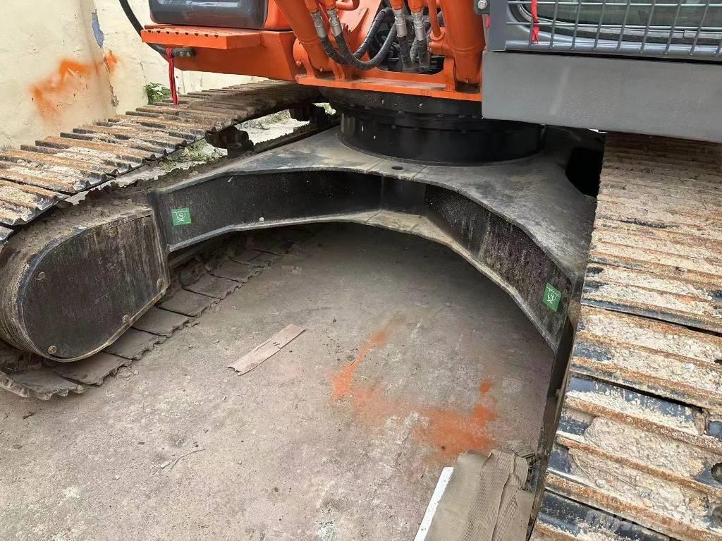Hitachi ZX 210 Гусеничные экскаваторы