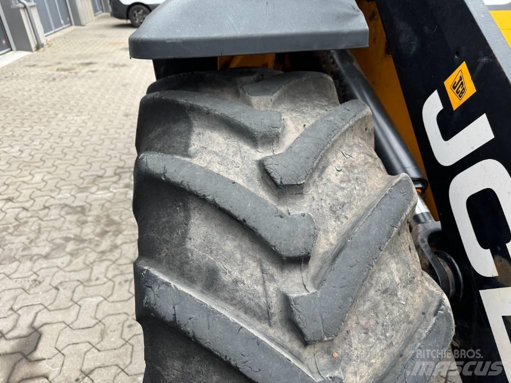 JCB 411 HT Фронтальные погрузчики