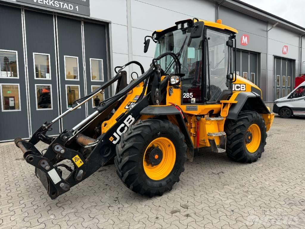 JCB 411 HT Фронтальные погрузчики