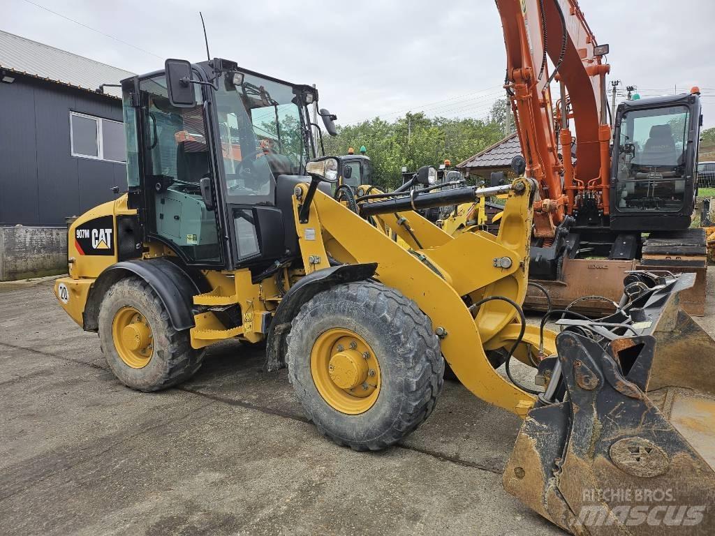 CAT 907M Фронтальные погрузчики