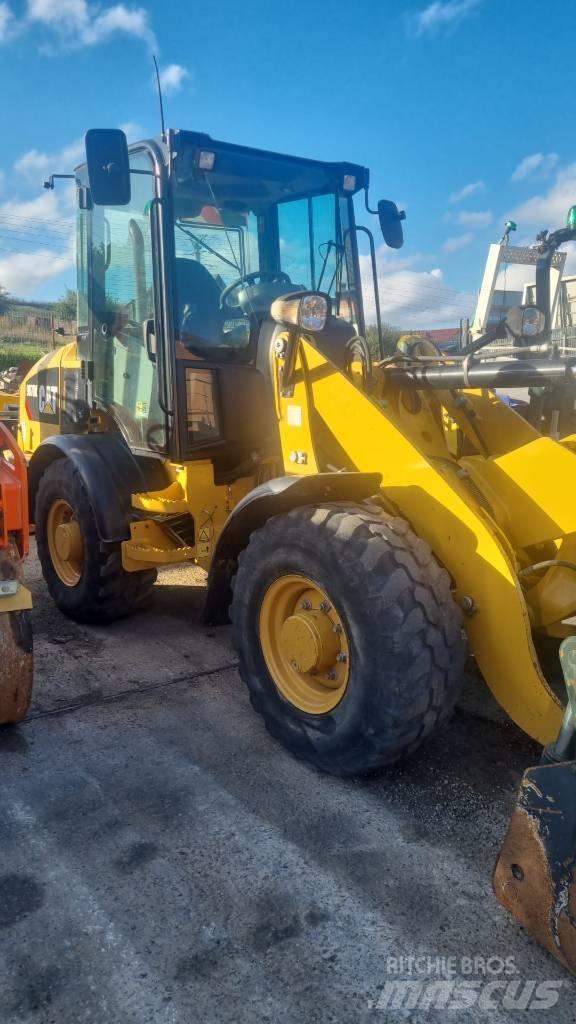 CAT 907M Фронтальные погрузчики