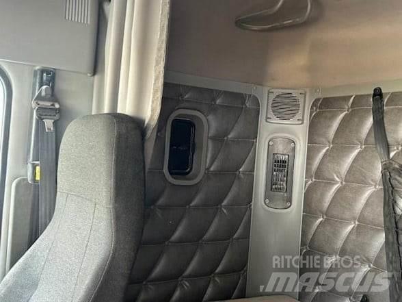 Freightliner 122SD Седельные тягачи