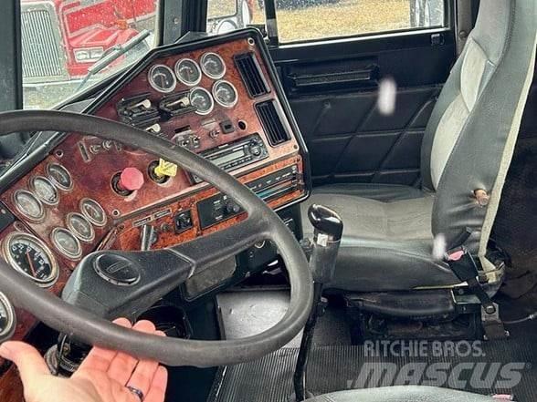 Freightliner FLD120 Седельные тягачи